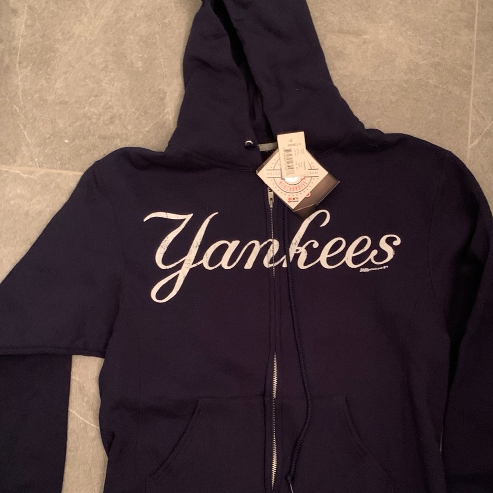 Price drop!!!New with tags Yankees zippered hoodie